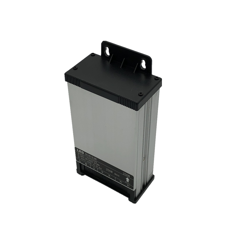 Lighting Transformers AC/DC 5V - مراجعة Outdoor Power Vac وسعره